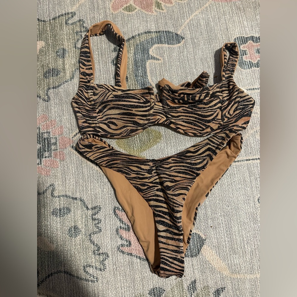 L space bikini set